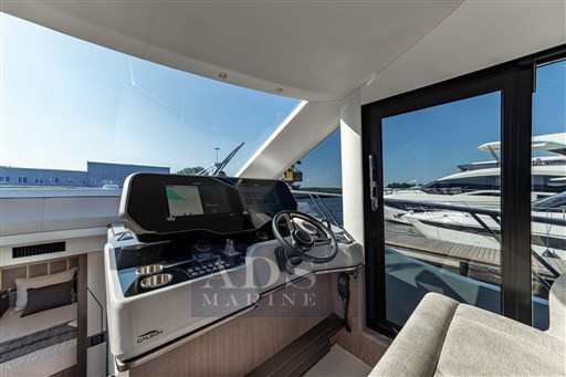 galeon-560-fly-15