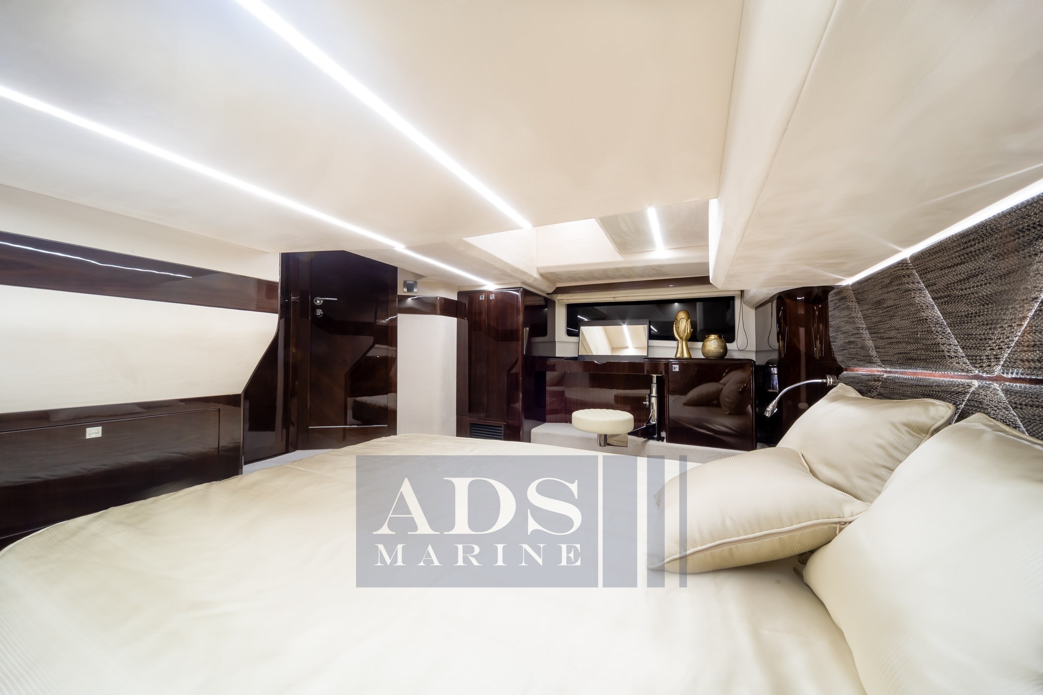 Galeon 410 int 03