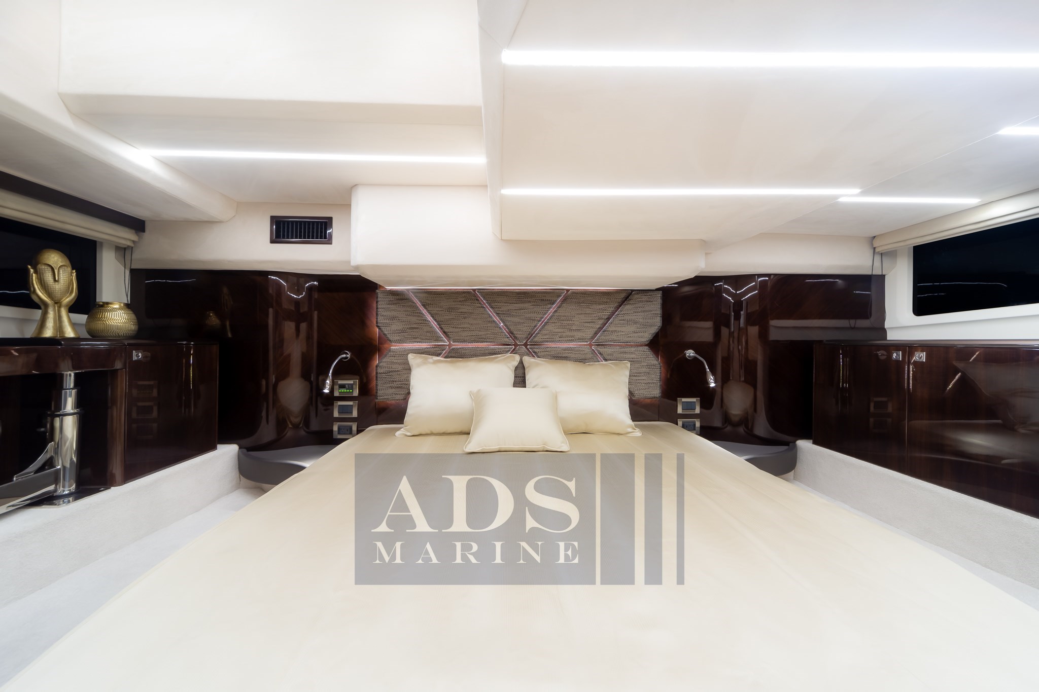 Galeon 410 int 02