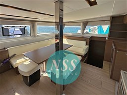 Lagoon46-usato-NSS-tavolo interno