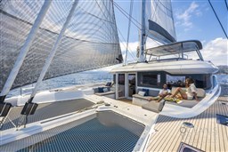 LAGOON-60-EXTERIOR (1)