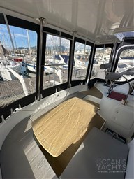 LAGOON 380 LOANO TAVOLO POZZETTO 