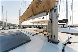 20251017_Oceanis Yachts_Lagoon 42 Starfox_022