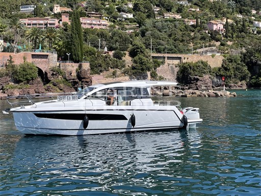 Sealine C335v