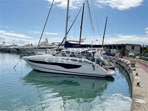 Princess Yachts V40