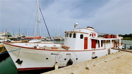 BELLA YACHT - MATHIEU GUEUDIN -BUY A YACHT -VINTAGE YACHT - LUXURY YACHT - YACHT A VENDRE - 1YACHTFORYOU.jpg (8)