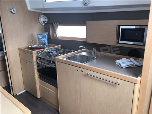 Beneteau Oceanis 38.1