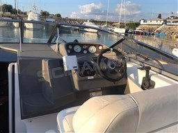 Regal 2665 Commodore (15)