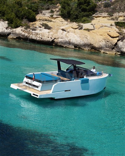 De Antonio Yachts_D34 Cruiser_04b