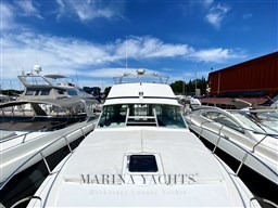 Bertram 35 Fly - Marina Yachts  (12) (Personalizzato).png