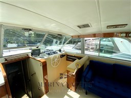 Bertram 35 Fly - Marina Yachts  (7) (Personalizzato).png