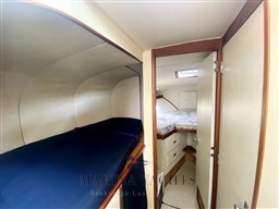 Bertram 35 Fly - Marina Yachts  (8) (Personalizzato).png