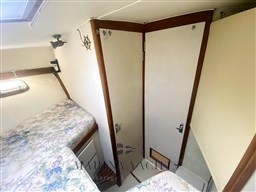 Bertram 35 Fly - Marina Yachts  (10) (Personalizzato).png