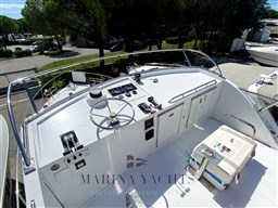 Bertram 35 Fly - Marina Yachts  (14) (Personalizzato).png