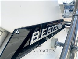 Bertram 35 Fly - Marina Yachts  (4) (Personalizzato).png