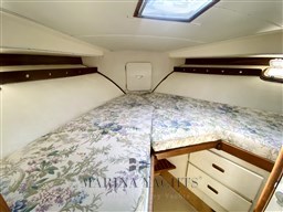 Bertram 35 Fly - Marina Yachts  (9) (Personalizzato).png