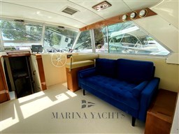 Bertram 35 Fly - Marina Yachts  (6) (Personalizzato).png