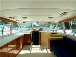 Bertram 35 Fly - Marina Yachts  (5) (Personalizzato).png
