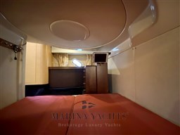 Cranchi Zaffiro 32 T-top  (2006) - Marina Yachts 24.png