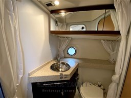 Cranchi Zaffiro 32 T-top  (2006) - Marina Yachts 17.png