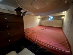 Cranchi Zaffiro 32 T-top  (2006) - Marina Yachts 23.png