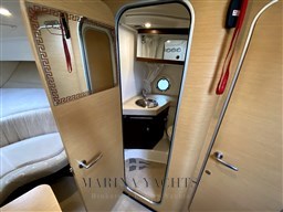 Cranchi Zaffiro 32 T-top  (2006) - Marina Yachts 16.png