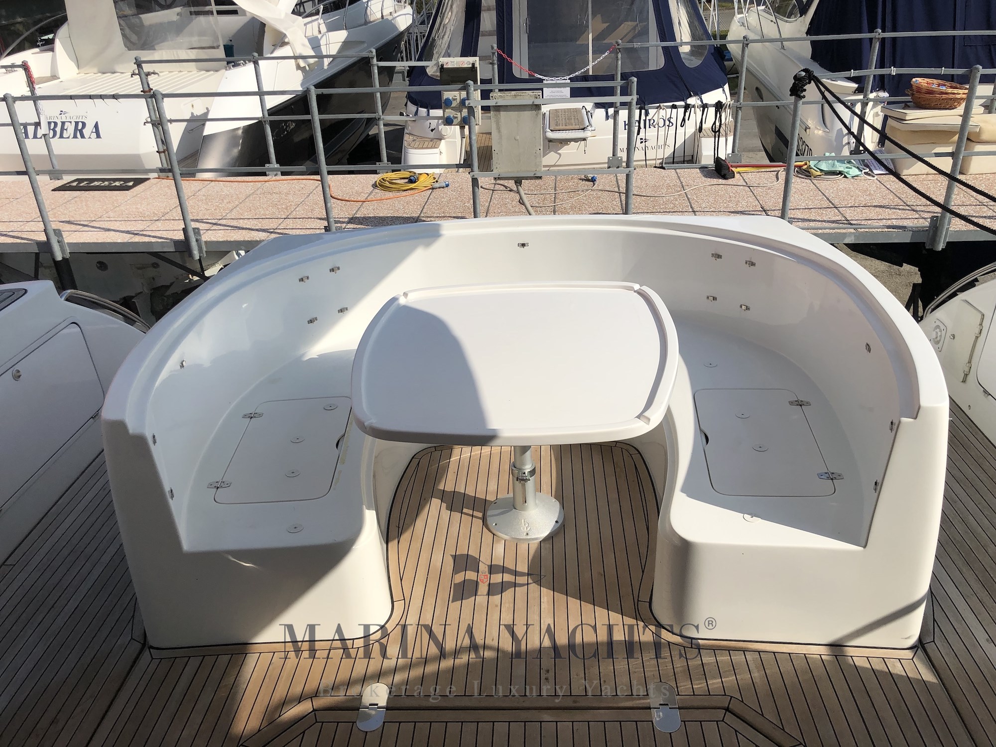 Alena 48 - Marina Yachts 28
