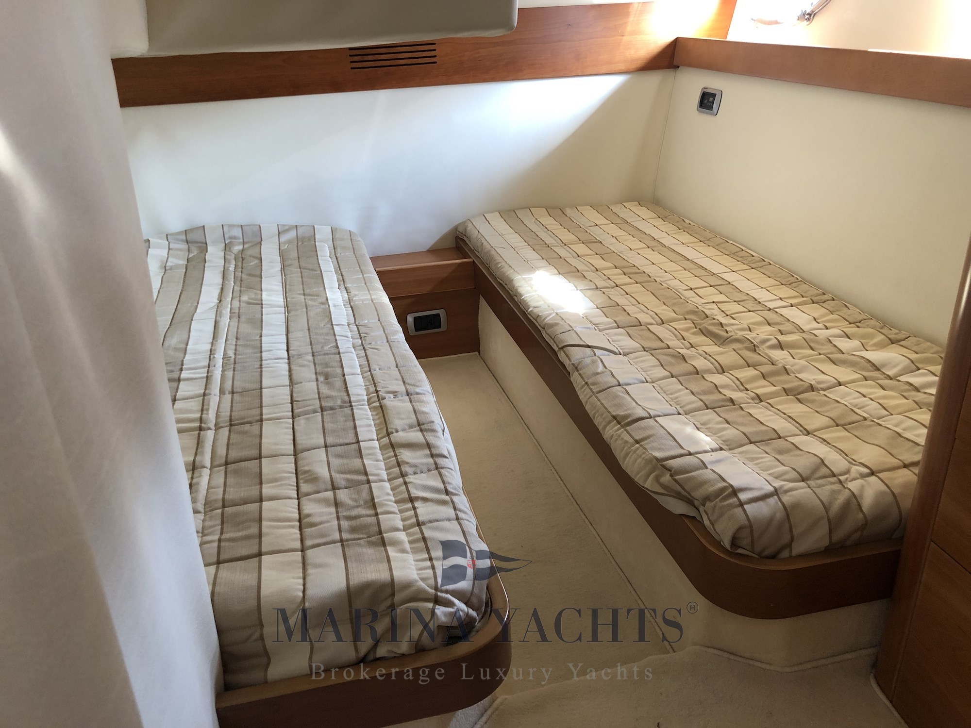 Alena 48 - Marina Yachts 32