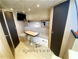 Cranchi M38 2016 - Marina Yachts (13).jpg