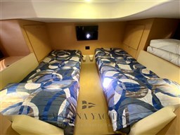 Beneteau Montecarlo 37 HT Bianco - 2010 - Marina Yachts  (9).png