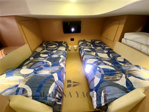 Beneteau Montecarlo 37 HT Bianco - 2010 - Marina Yachts (9).png
