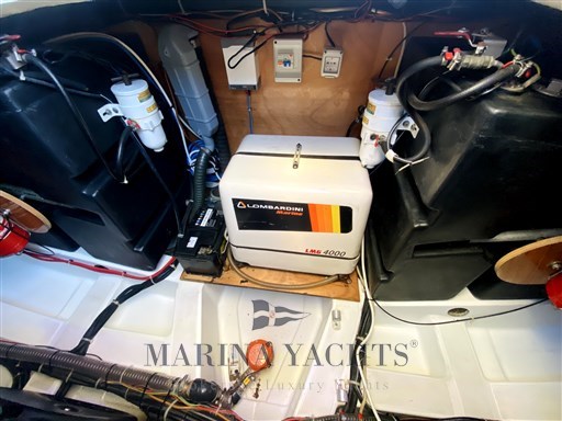 Beneteau Montecarlo 37 HT Bianco - 2010 - Marina Yachts (28).png