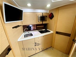 Beneteau Montecarlo 37 HT Bianco - 2010 - Marina Yachts  (7).png
