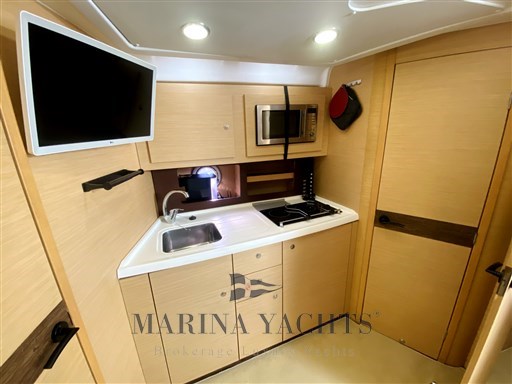 Beneteau Montecarlo 37 HT Bianco - 2010 - Marina Yachts (7).png