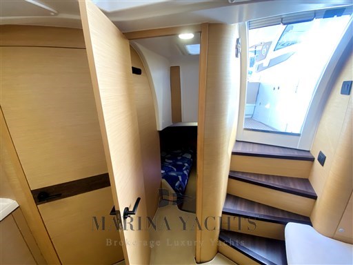 Beneteau Montecarlo 37 HT Bianco - 2010 - Marina Yachts (8).png