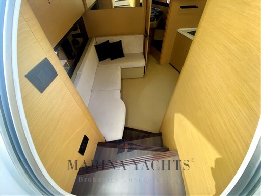 Beneteau Montecarlo 37 HT Bianco - 2010 - Marina Yachts (5).png