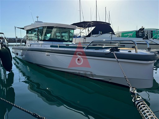 Axopar 28 Cabin