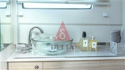 Saxdor 320 GTO bathroom detail