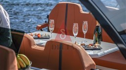 Saxdor 320 GTO cockpit table