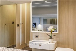 22_e52f-owner-cabin-13