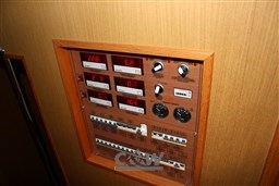 Mochi 64 Dolphin Fly