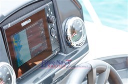 555-cabin-detail-1133_simrad_gps_f.jpeg