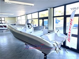 Ranieri Azzurra esterni - concessionario ufficiale Blue Navy Nautica