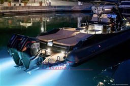 SPX Rib 38 beige illuminazione noturna blue navy nautica