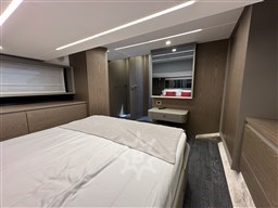 CRANCHI E 52 F - INTERNI CABINA ARMATORE