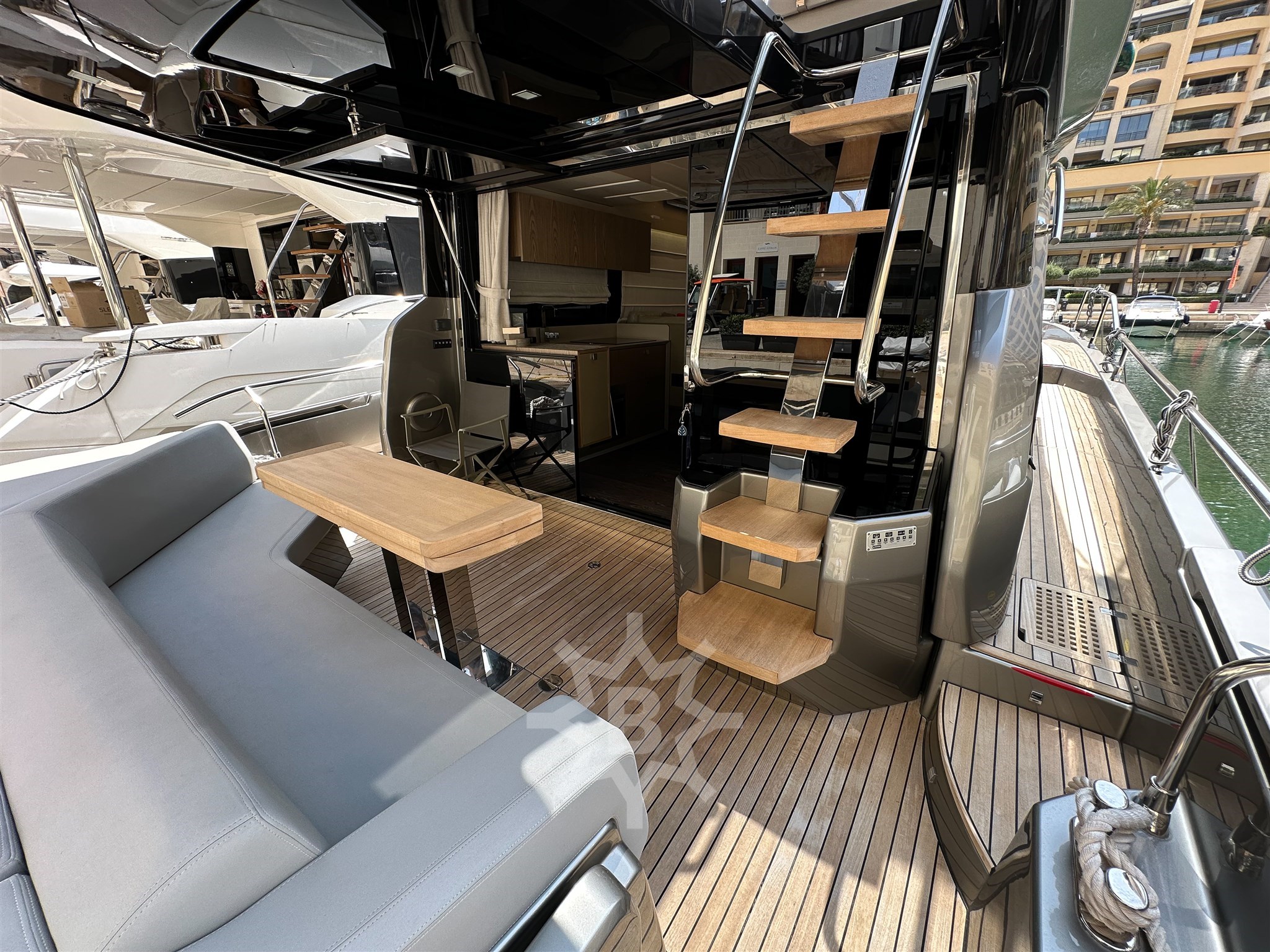 CRANCHI E 52 F - ESTERNI POZZETTO