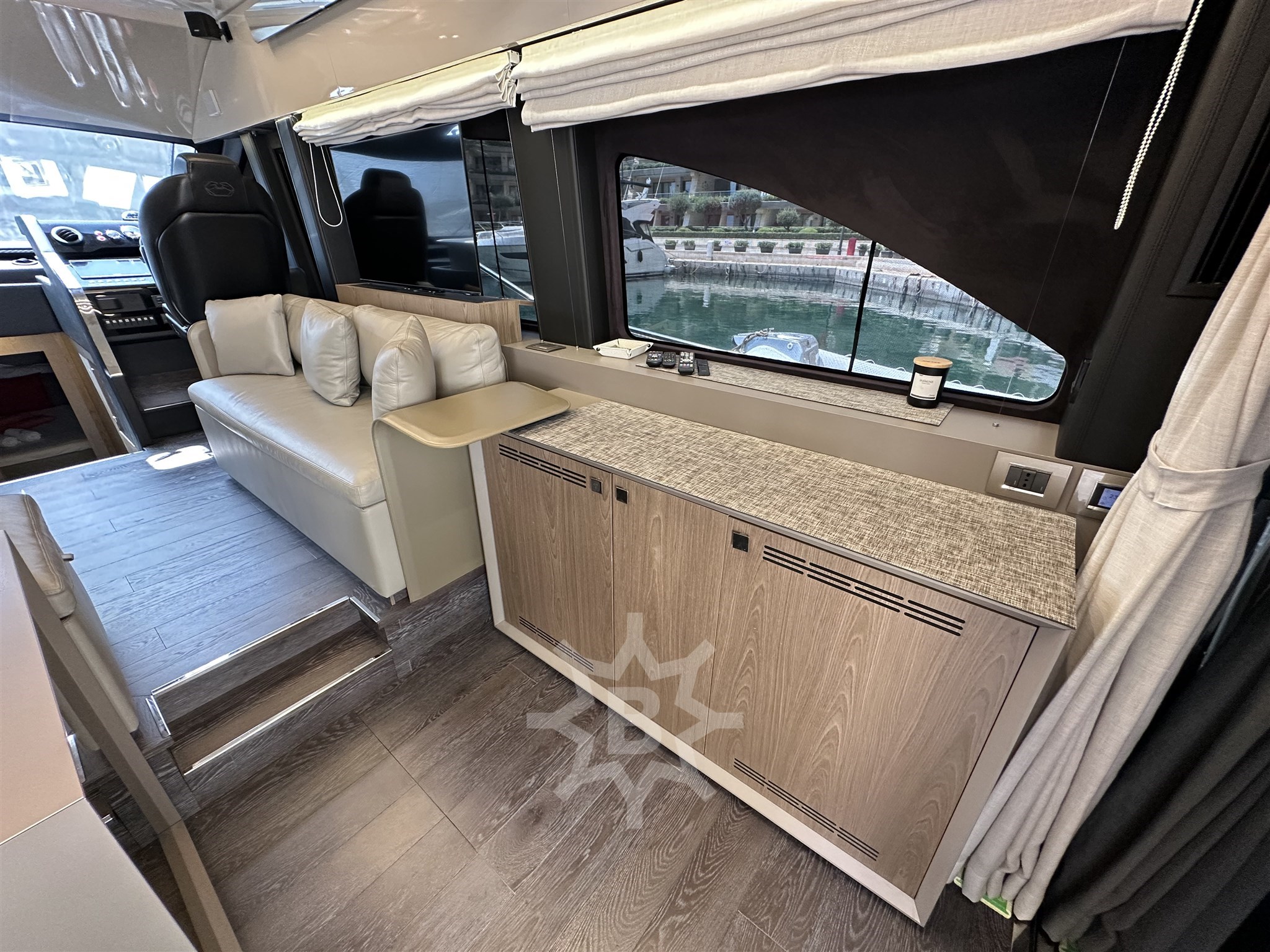 CRANCHI E 52 F - INTERNI