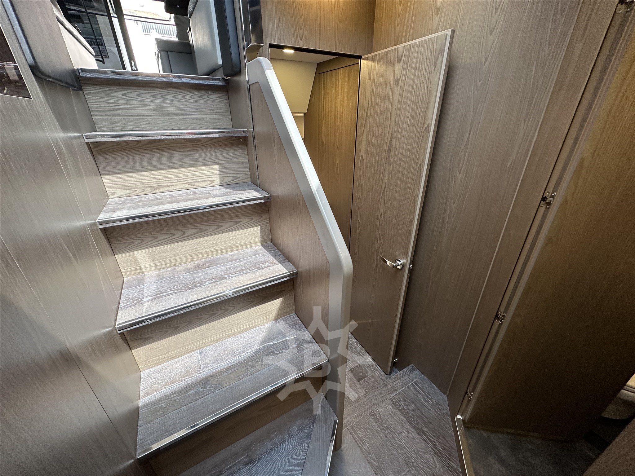 CRANCHI E 52 F - INTERNI CORRIDOIO