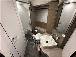 CRANCHI E 52 F - INTERNI BAGNO DI SERVIZIO