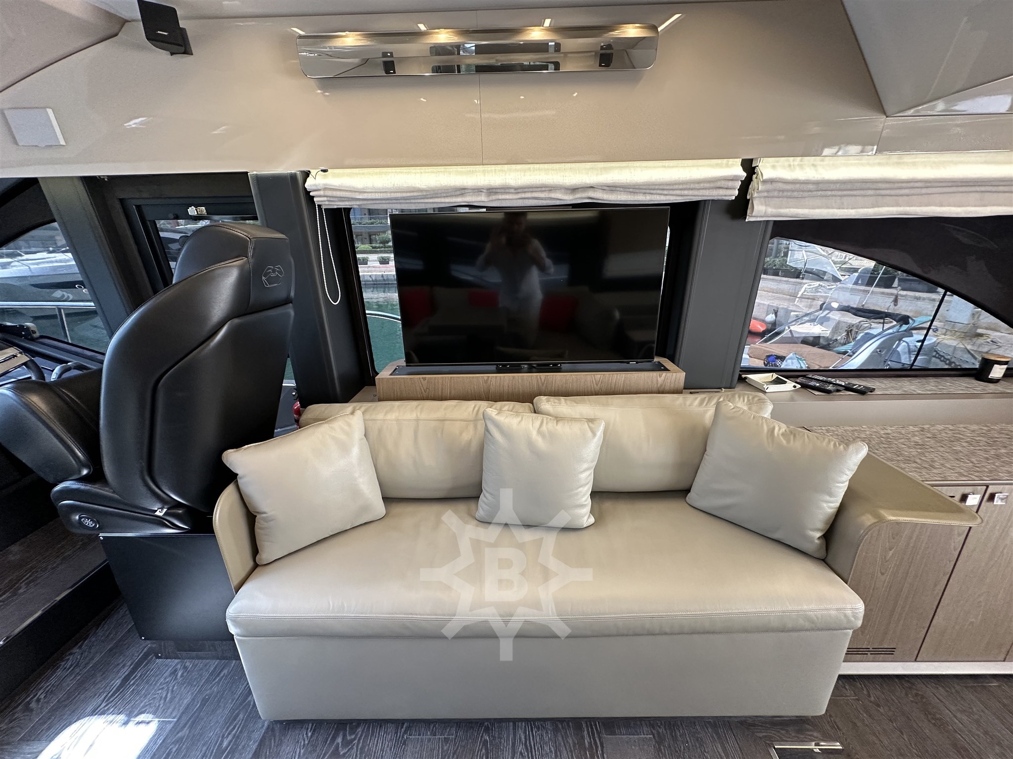 CRANCHI E 52 F - INTERNI SALONE